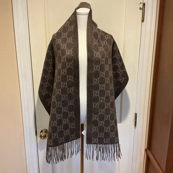 ❤️🔥CLEARANCE❤️🔥 NWT Gucci Dark Brown GG Patterned Cashmere Shawl, 45x190 cm - Picture 1 of 9